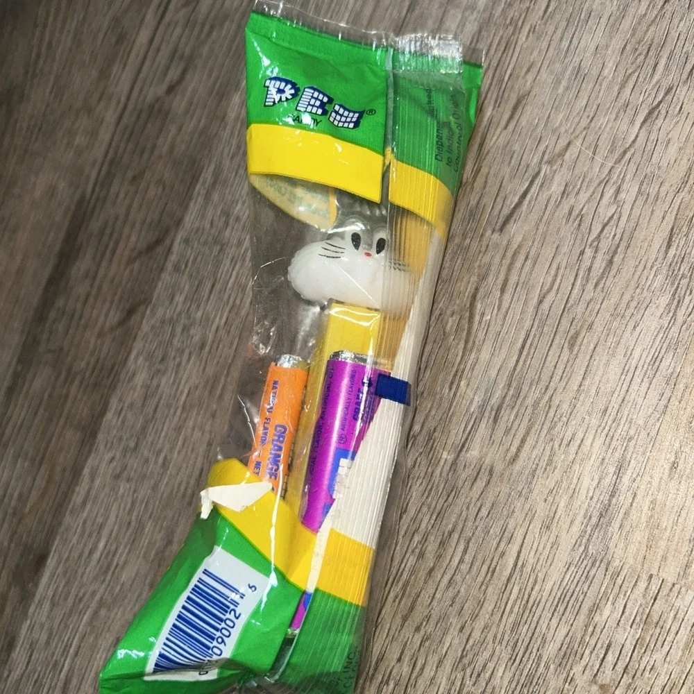 Pez Singles- Looney Tunes- Bugs Bunny B, Mint‎ in Bag